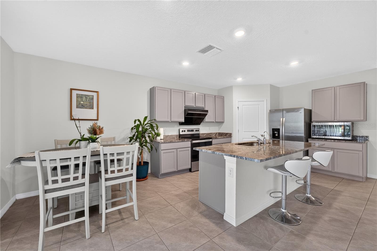 Single Family Residence at 8379 ENDER HILLS DR, WESLEY CHAPEL, photo 6 of 41
