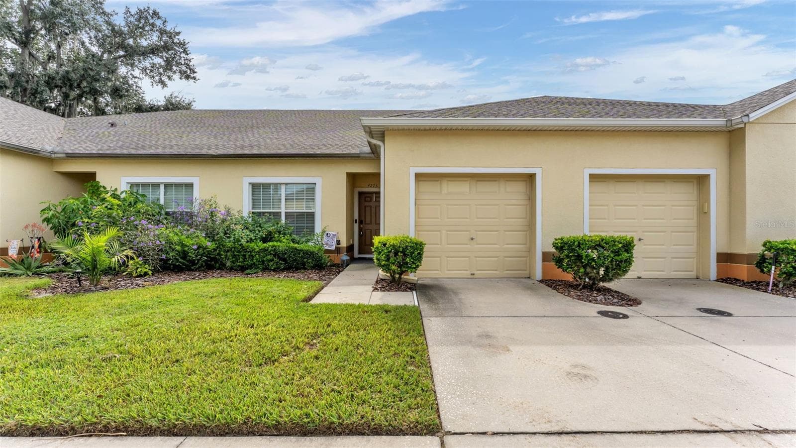 Townhouse at 4275 WINDING VINE DR, LAKELAND, photo 2 of 38