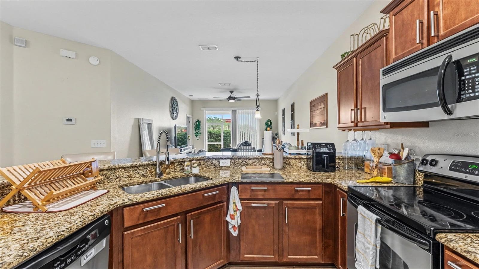 Townhouse at 4275 WINDING VINE DR, LAKELAND, photo 6 of 38