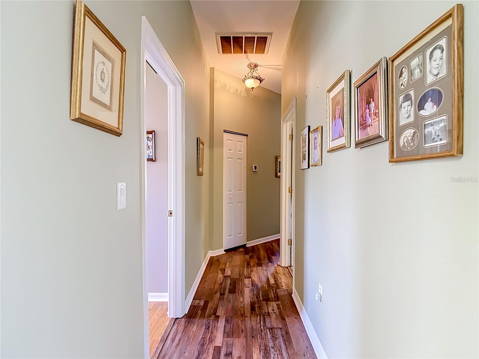Hallway to thethe rest of the villa from the front door entry. - 13424 NORMAN CIR, HUDSON