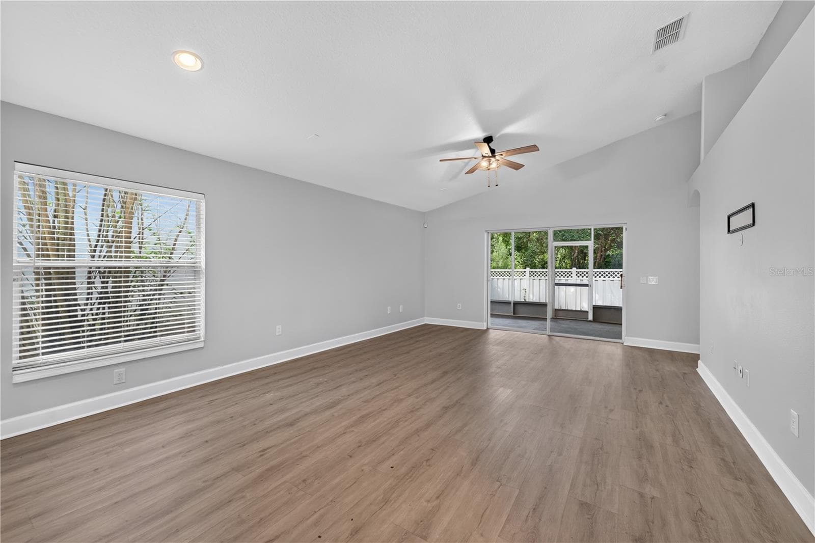 Single Family Residence at 5209 ABBEY PARK AVE, TAMPA, photo 7 of 67