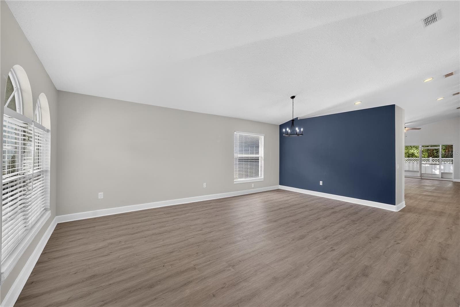 Single Family Residence at 5209 ABBEY PARK AVE, TAMPA, photo 9 of 67