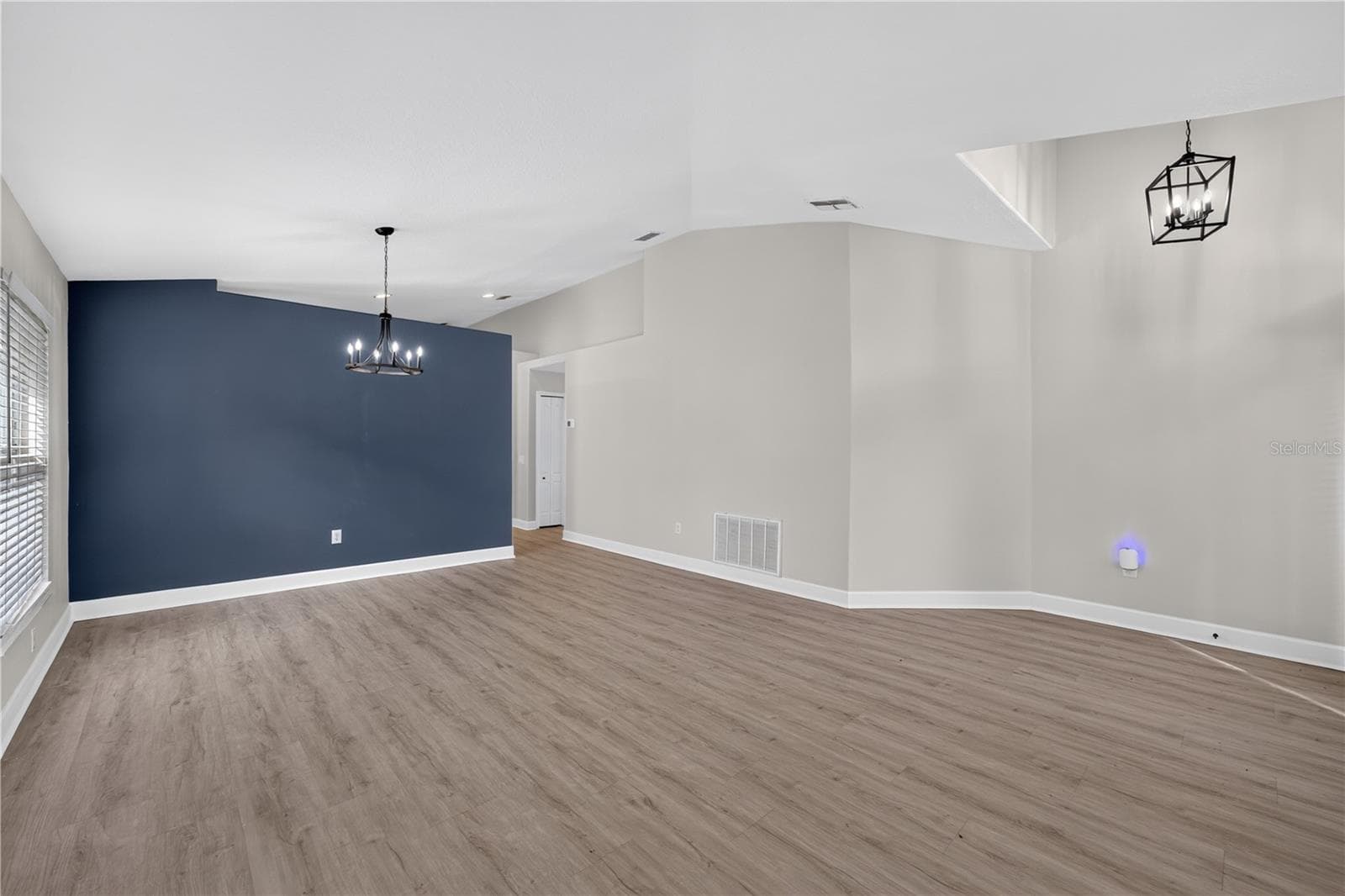 Single Family Residence at 5209 ABBEY PARK AVE, TAMPA, photo 11 of 67