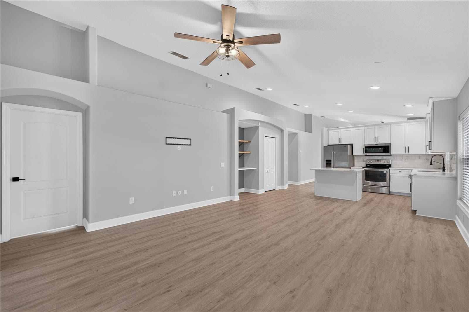 Single Family Residence at 5209 ABBEY PARK AVE, TAMPA, photo 21 of 67
