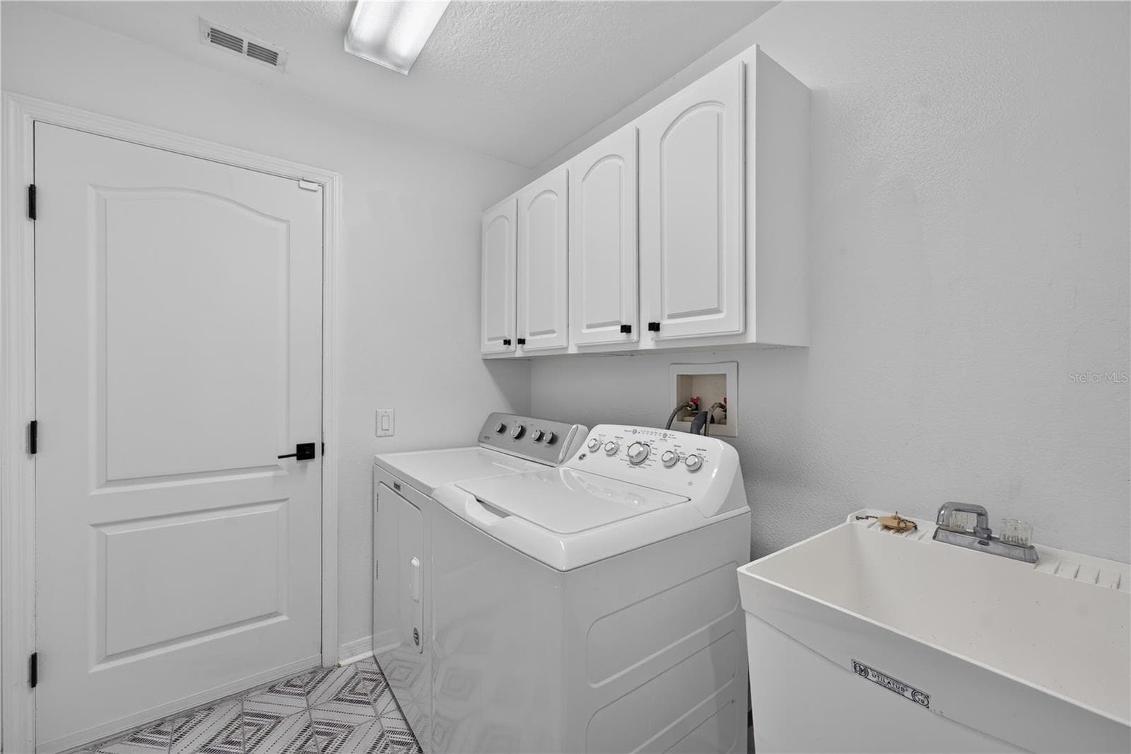 Single Family Residence at 5209 ABBEY PARK AVE, TAMPA, photo 24 of 67
