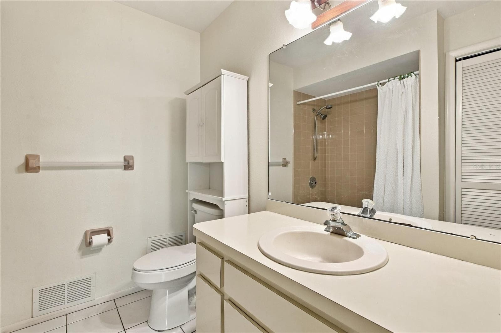 Single Family Residence at 18116 EDGEWATER DR, PORT CHARLOTTE, photo 25 of 55