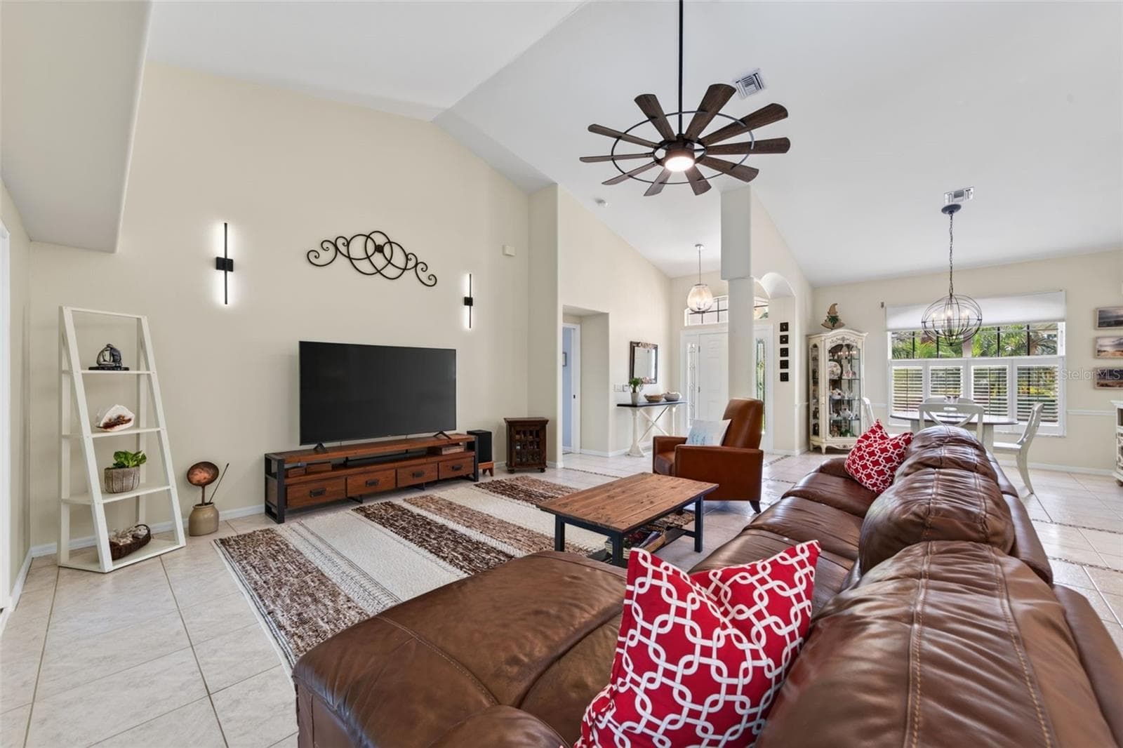 Single Family Residence at 150 N OXFORD DR, ENGLEWOOD, photo 16 of 99