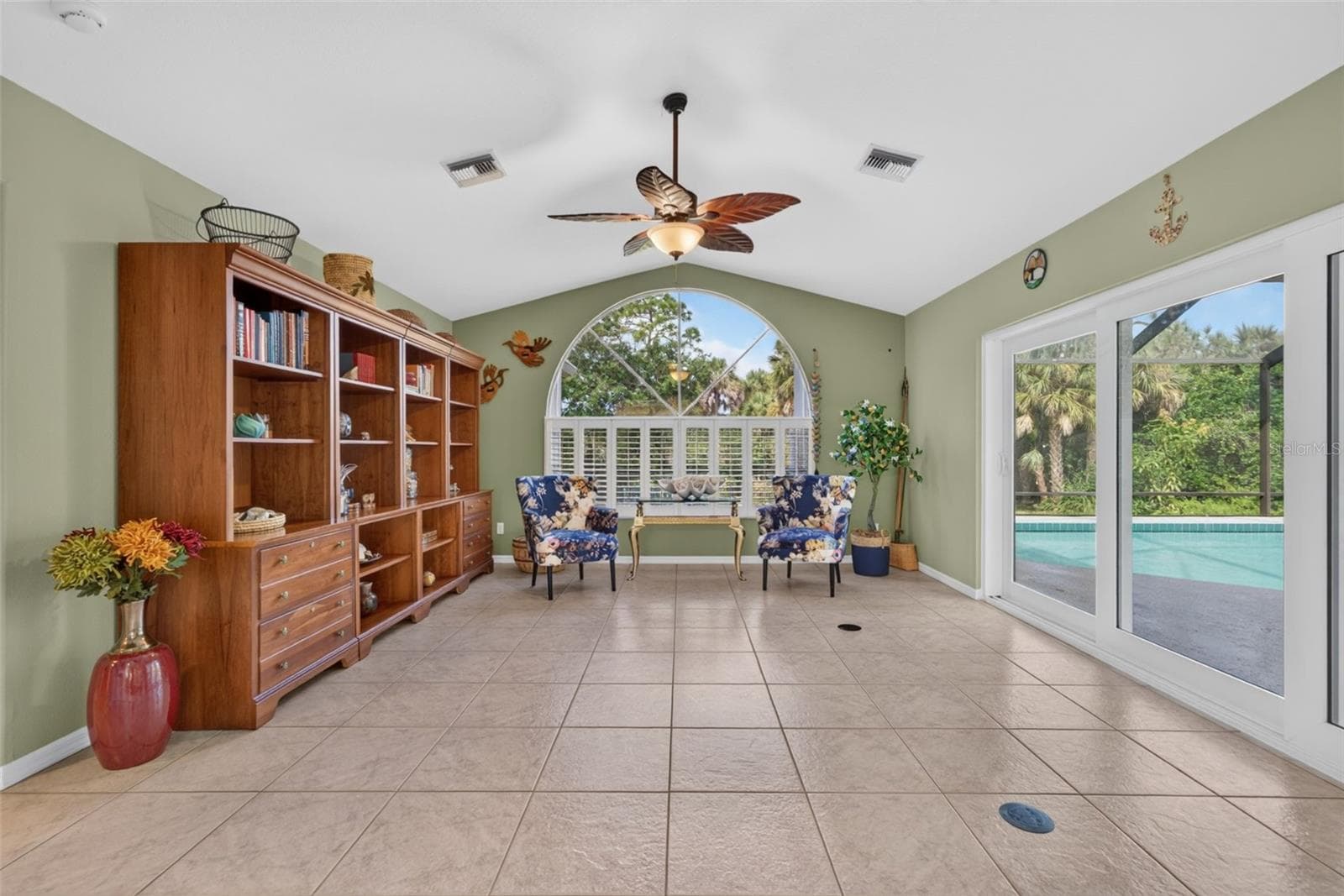 Huge extra family room - 150 N OXFORD DR, ENGLEWOOD