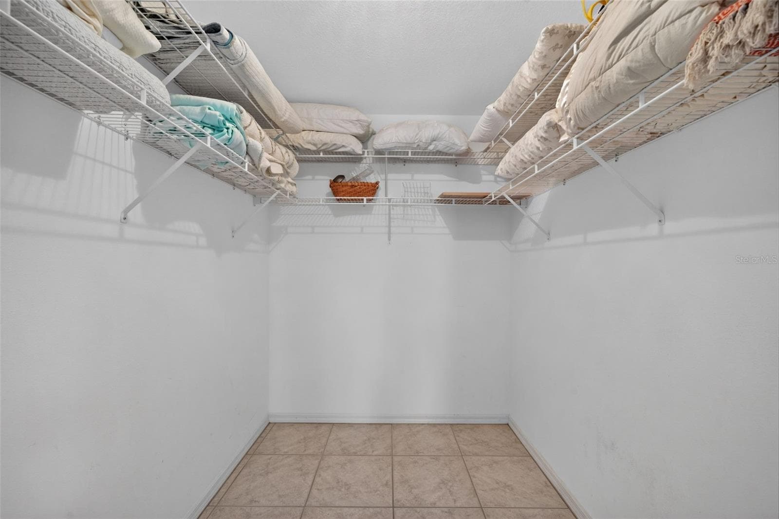 In-law suite large walk-in closet - 150 N OXFORD DR, ENGLEWOOD
