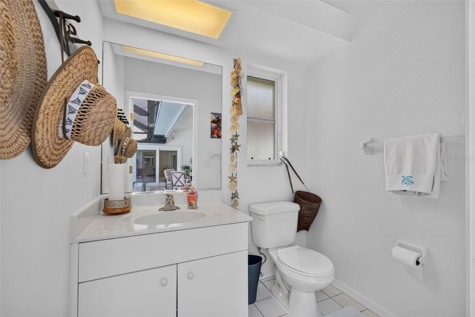 Lanai pool bathroom - 150 N OXFORD DR, ENGLEWOOD