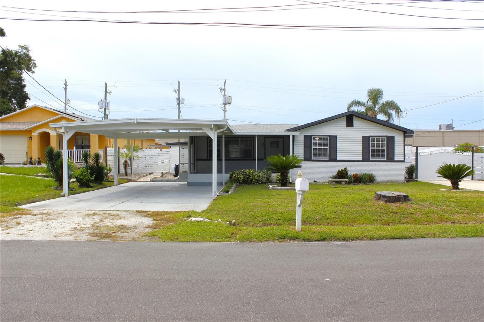Single Family Residence at 8512 SUNBEAM LN, TAMPA, photo 6 of 54