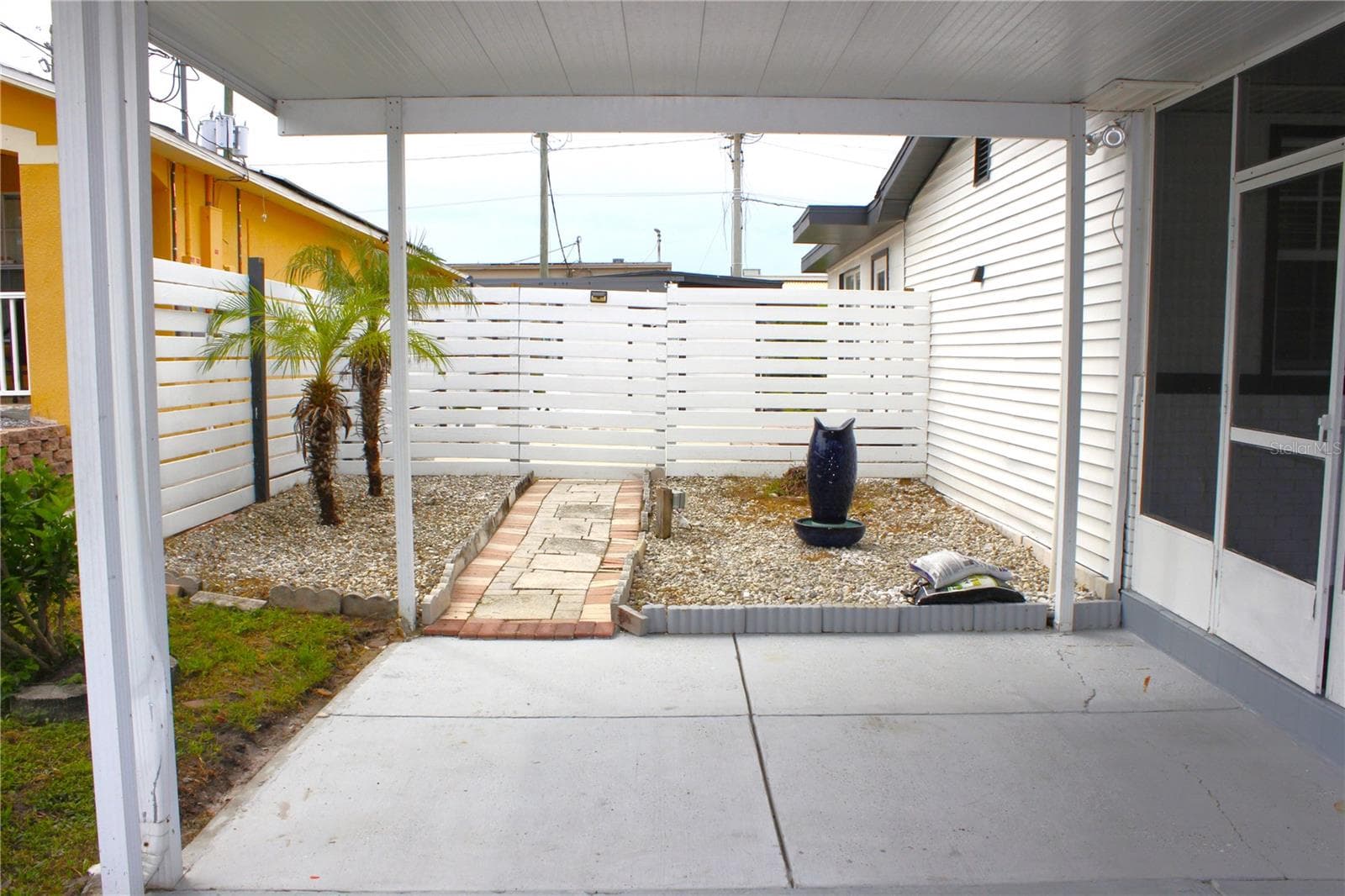 Single Family Residence at 8512 SUNBEAM LN, TAMPA, photo 7 of 54