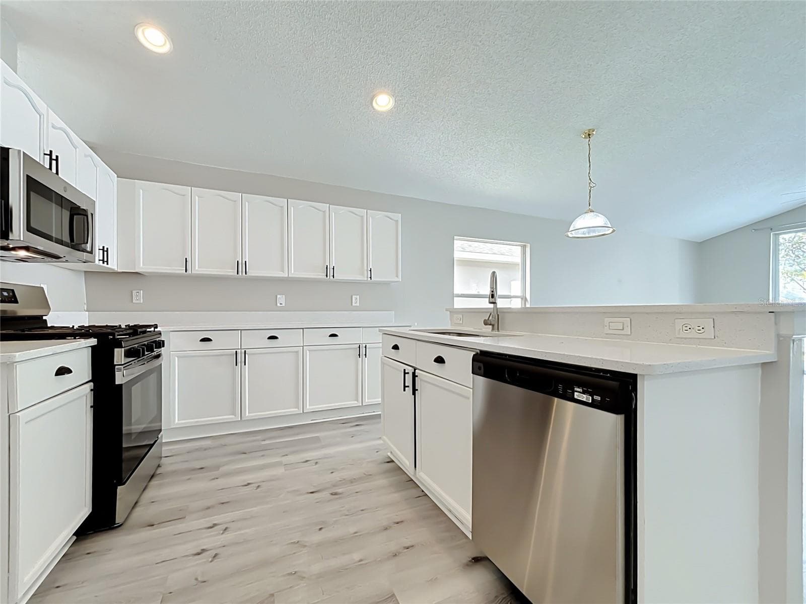 Single Family Residence at 2712 WILSHIRE RD, CLERMONT, photo 7 of 34