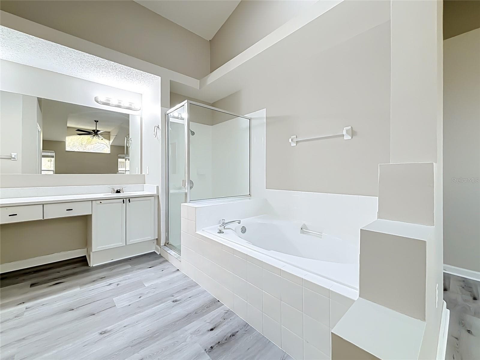 primary bathroom - 2712 WILSHIRE RD, CLERMONT