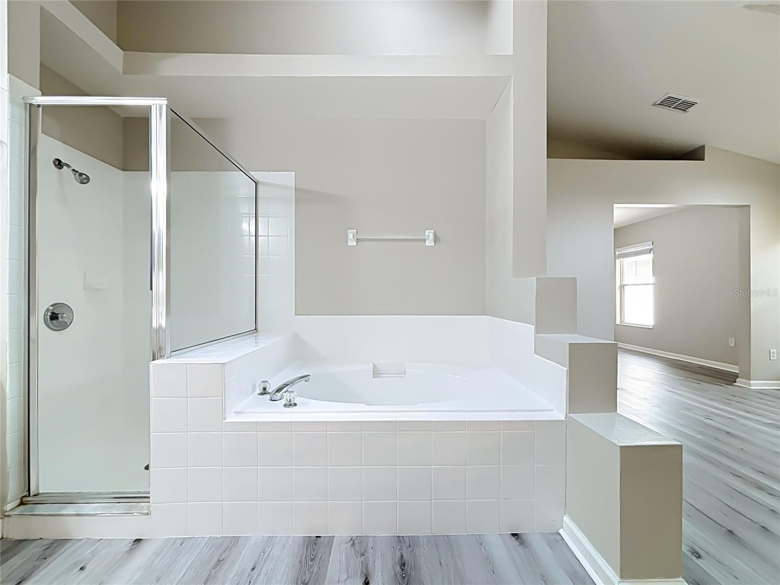 primary bathroom - 2712 WILSHIRE RD, CLERMONT