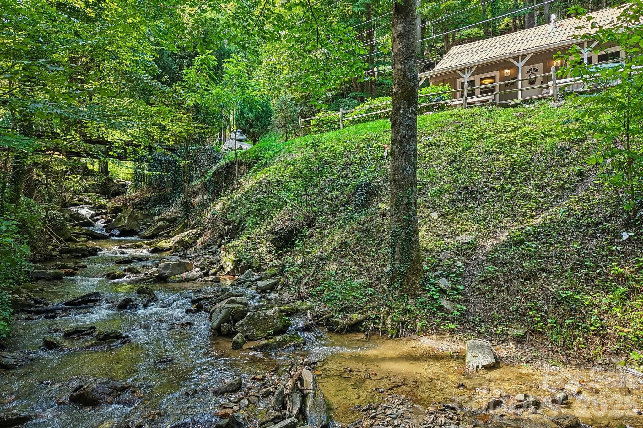 Single Family Residence at 16 Wits End Way, Waynesville, photo 6 of 35
