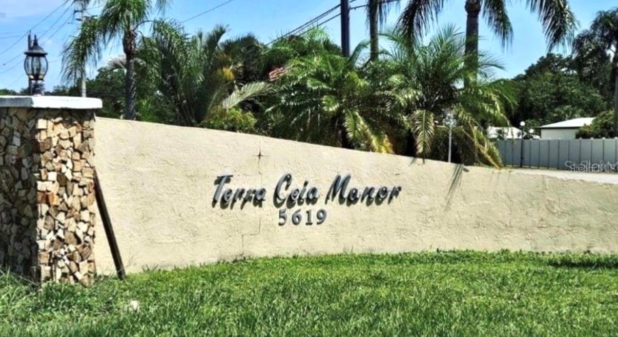 Entry Gate - 5619 BAYSHORE RD #149, PALMETTO