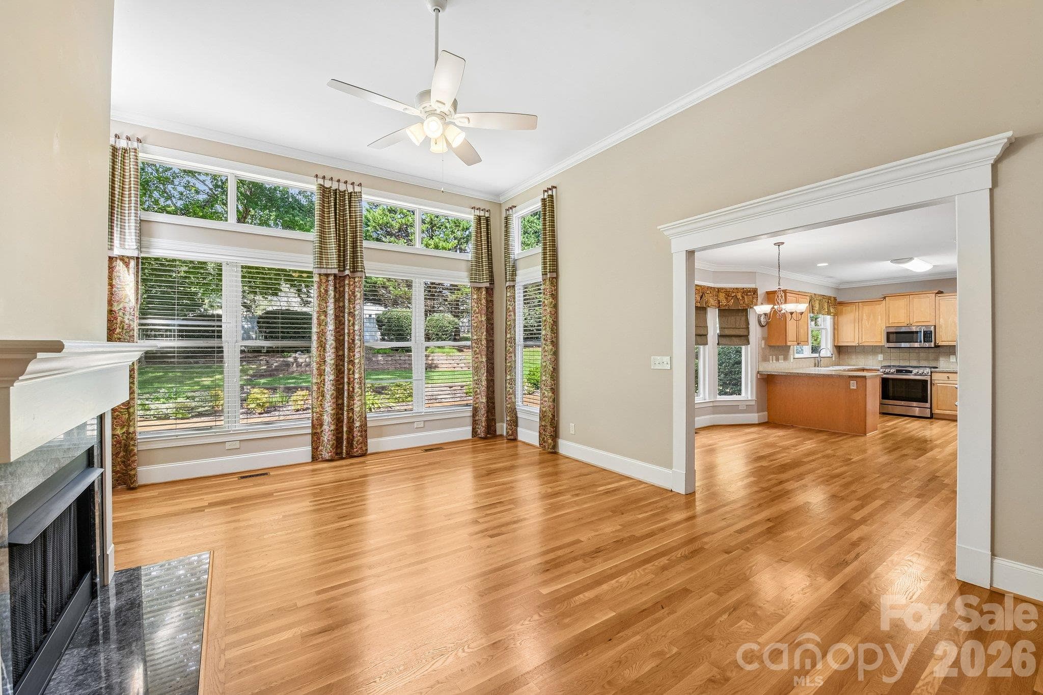Family Room - 3573 Lake Shore Road S, Denver