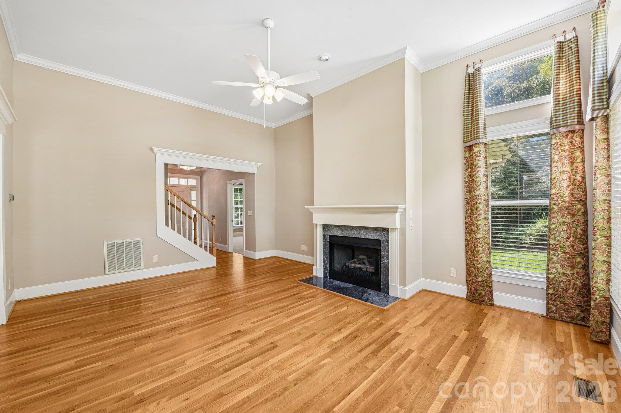 Family Room - 3573 Lake Shore Road S, Denver