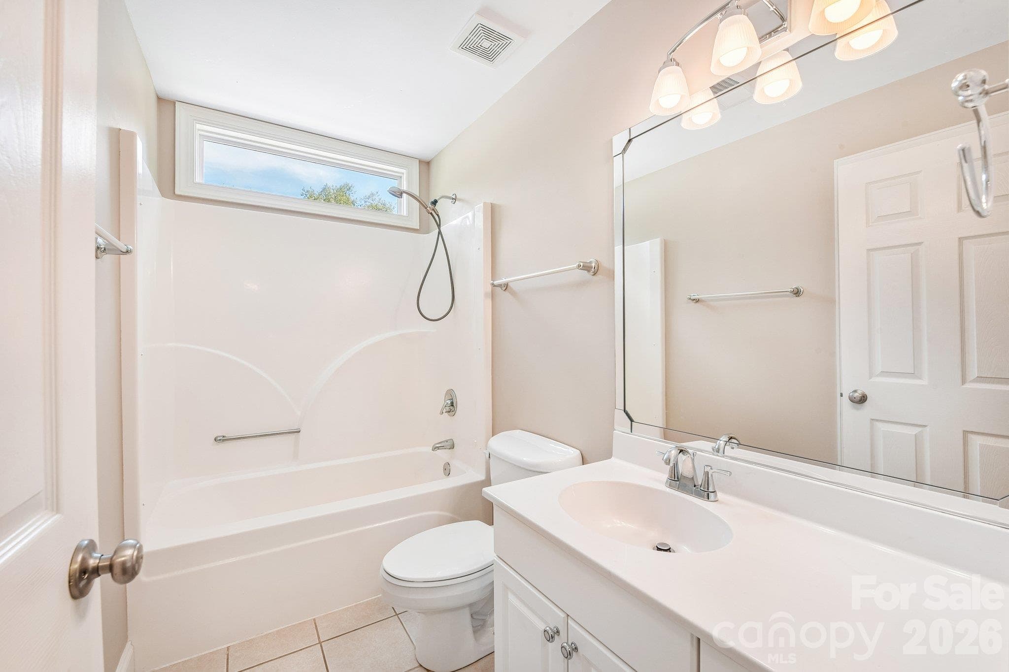 Full Bath - 3573 Lake Shore Road S, Denver