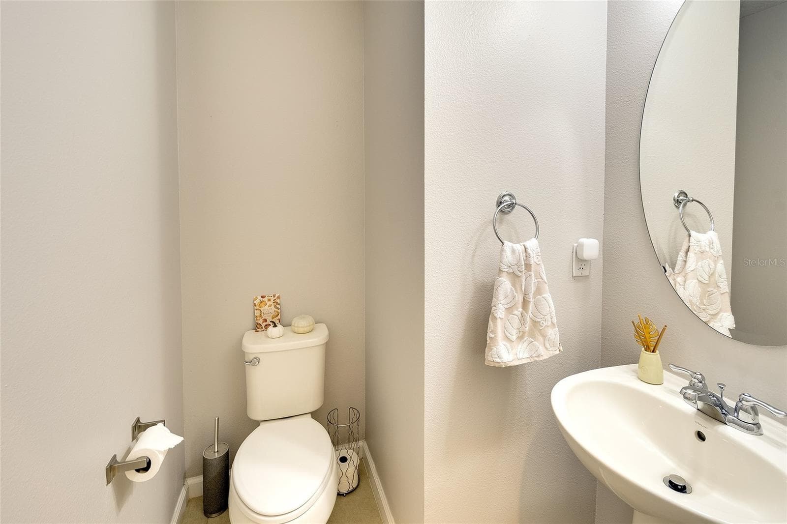Half bath on the main floor - 12207 TRAILHEAD DR, BRADENTON