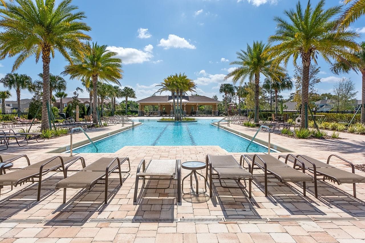 Bask in the beautiful Florida sun - 12207 TRAILHEAD DR, BRADENTON
