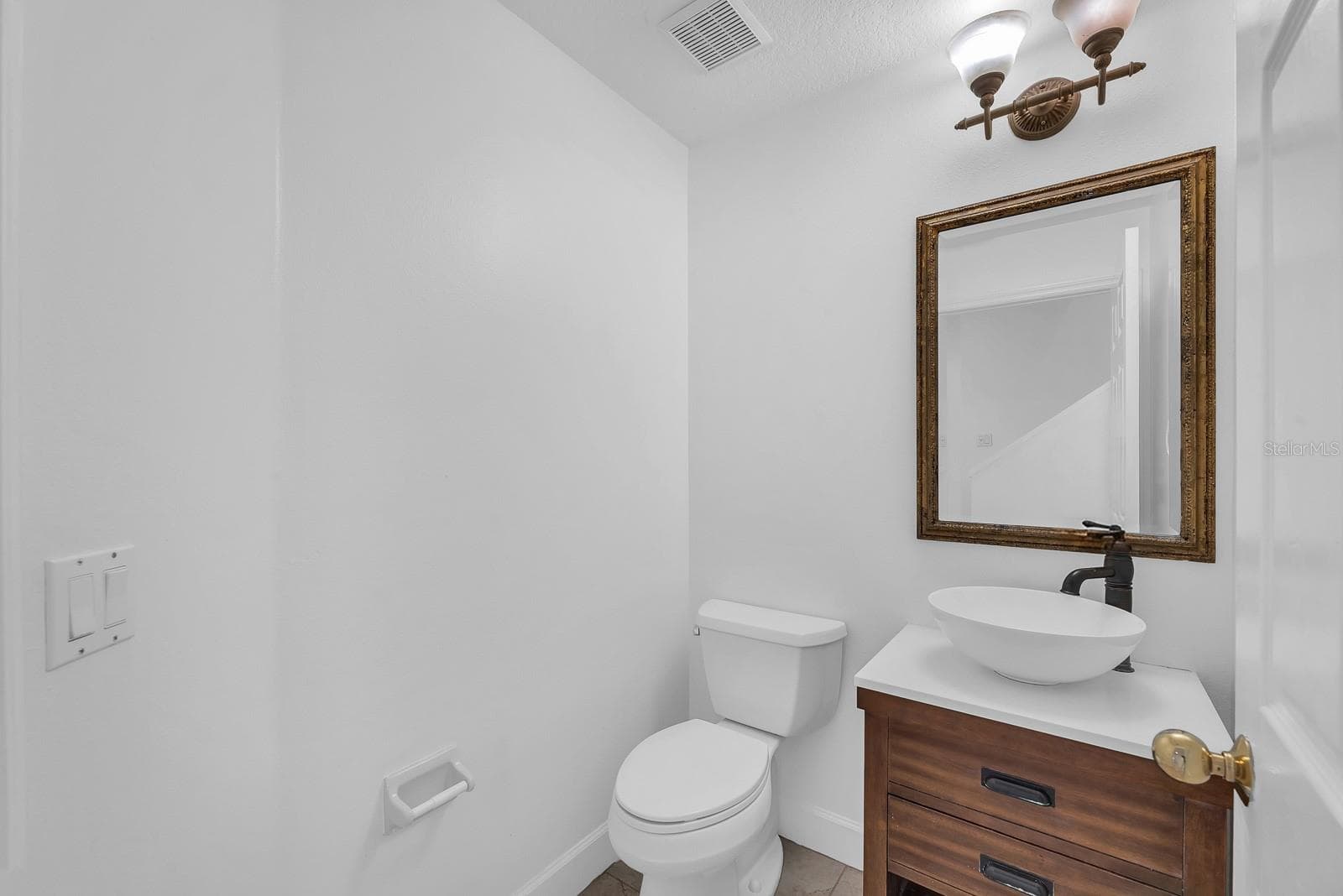 Powder room 1st floor - 6034 HAMMOCK HILL AVE, LITHIA