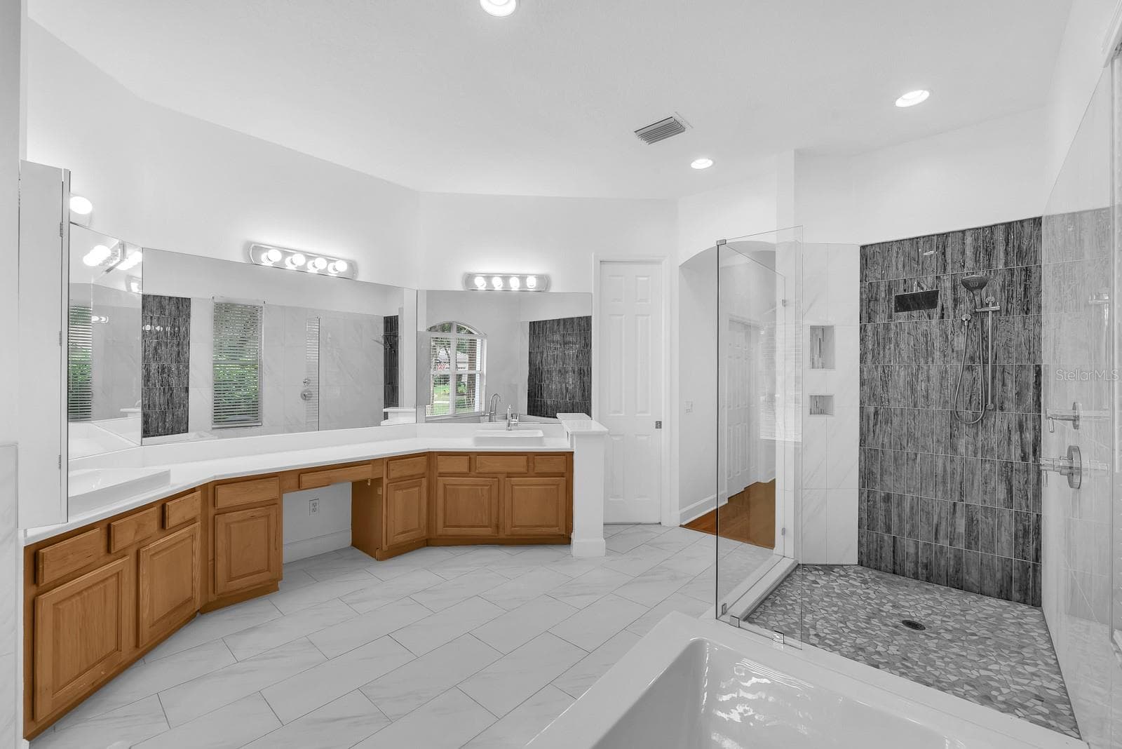 Primary luxury bath - 6034 HAMMOCK HILL AVE, LITHIA