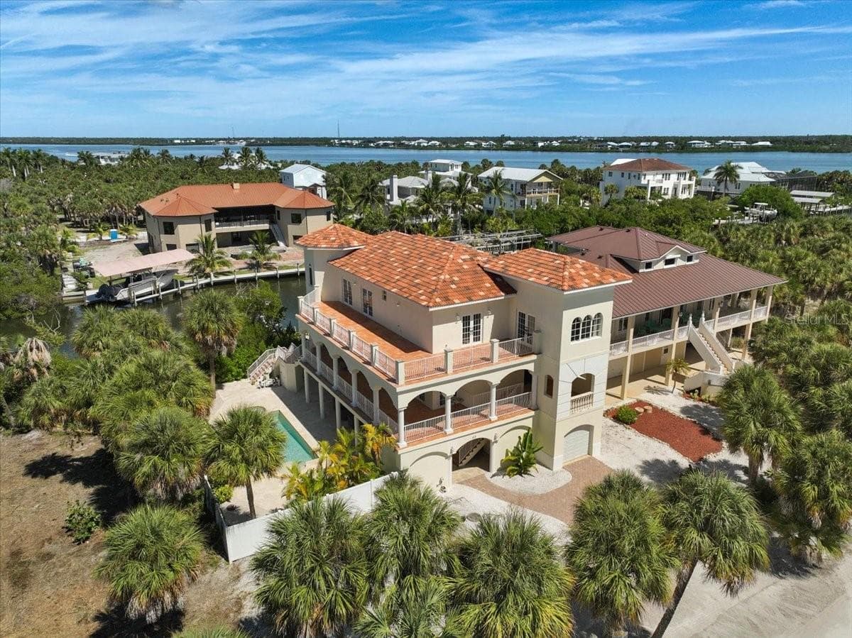 63 PALM DR