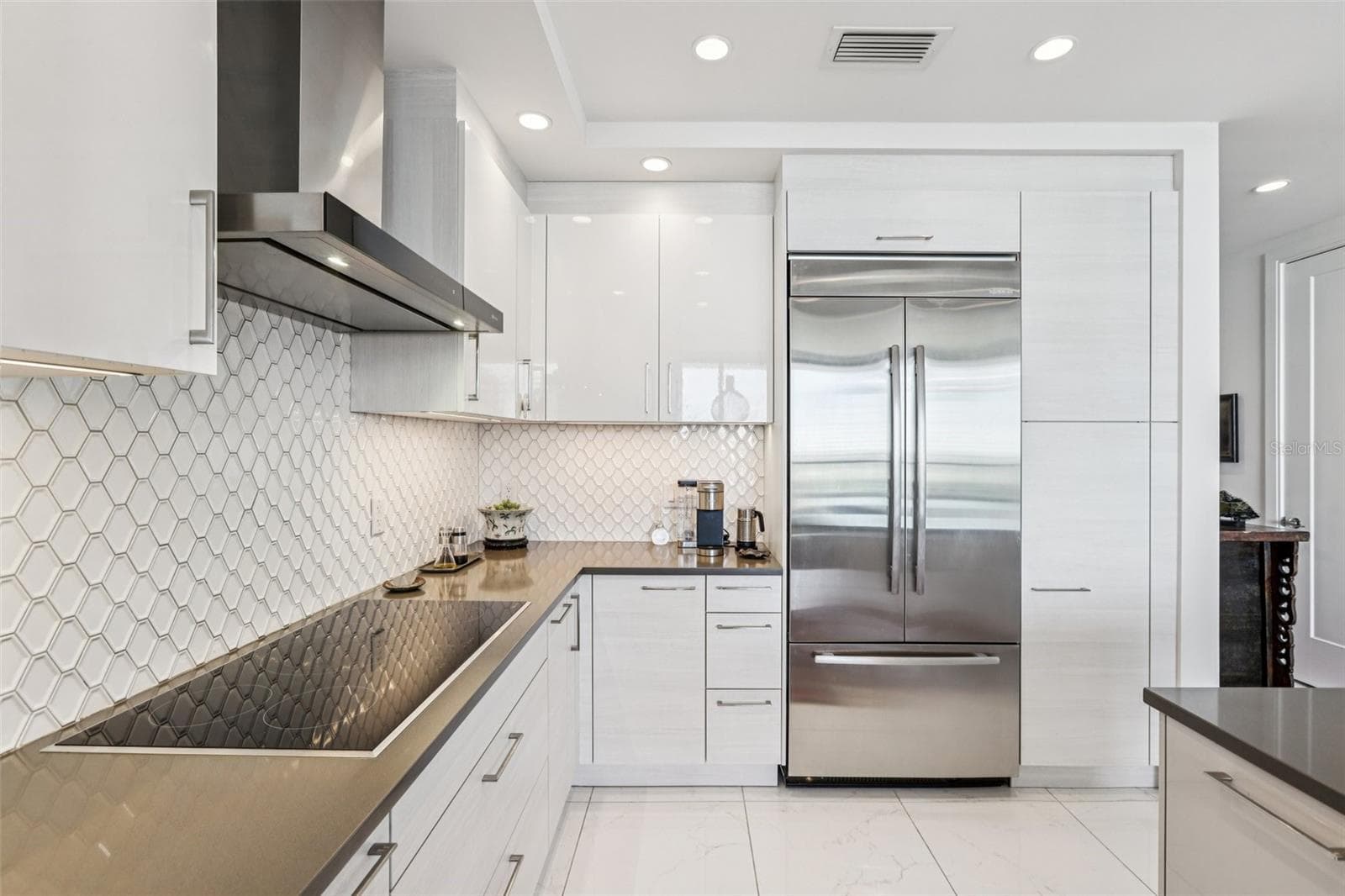 Condominium at 100 1ST AVE N #3806, ST PETERSBURG, photo 7 of 61