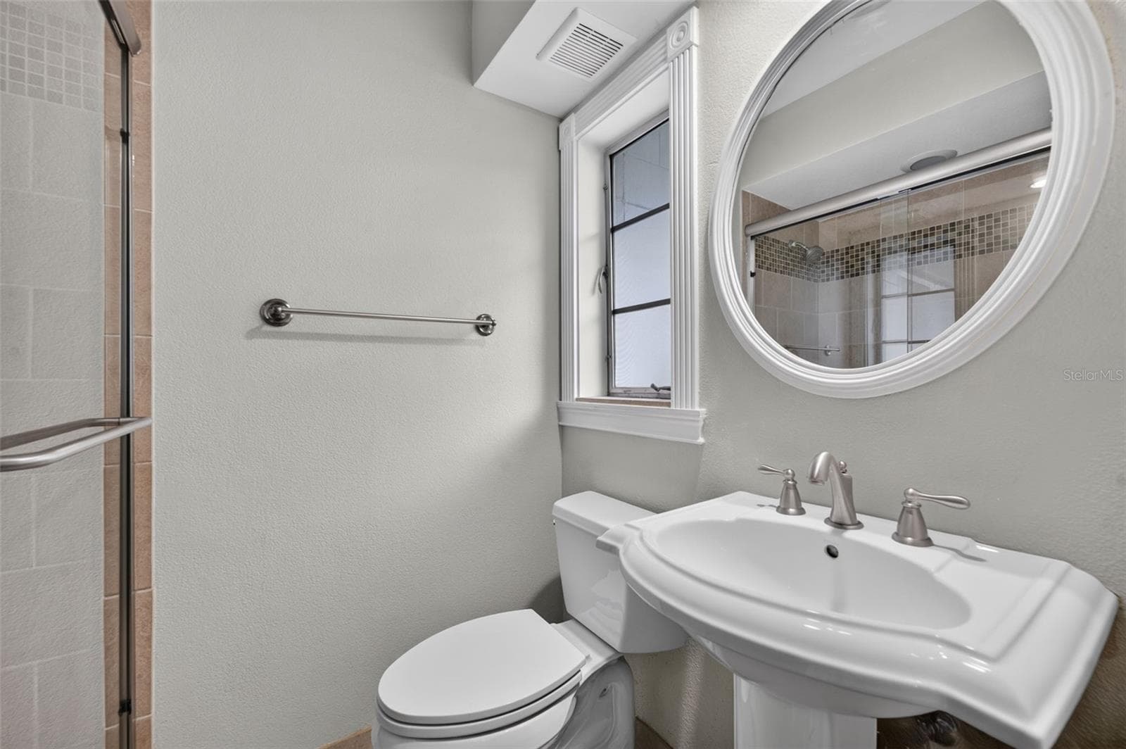 Primary Bath — En suite primary bathroom with pedestal sink and glass-enclosed shower. - 200 SENECA TRL, MAITLAND