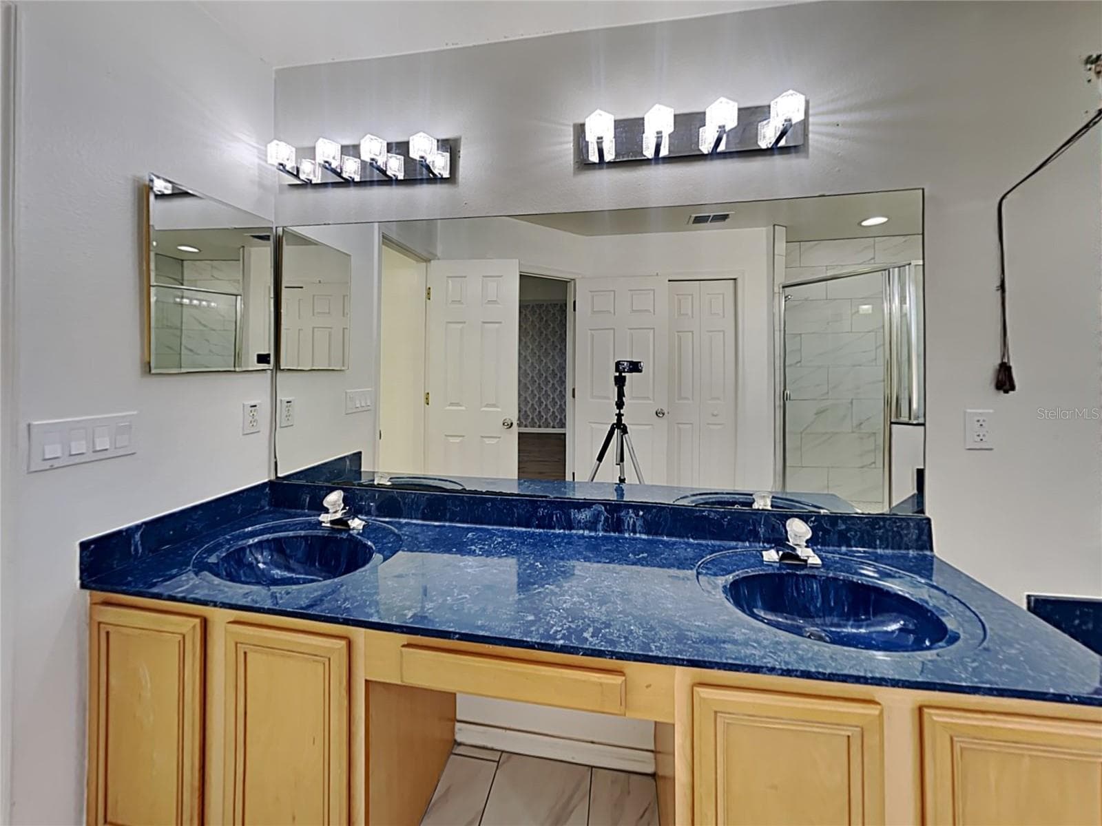 Single Family Residence at 728 HARDWOOD CIR, ORLANDO, photo 11 of 22