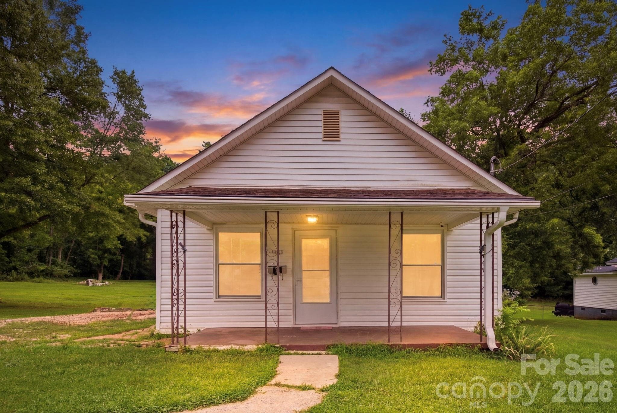 Single Family Residence at 403 Faulkner Street, Clover, photo 2 of 35