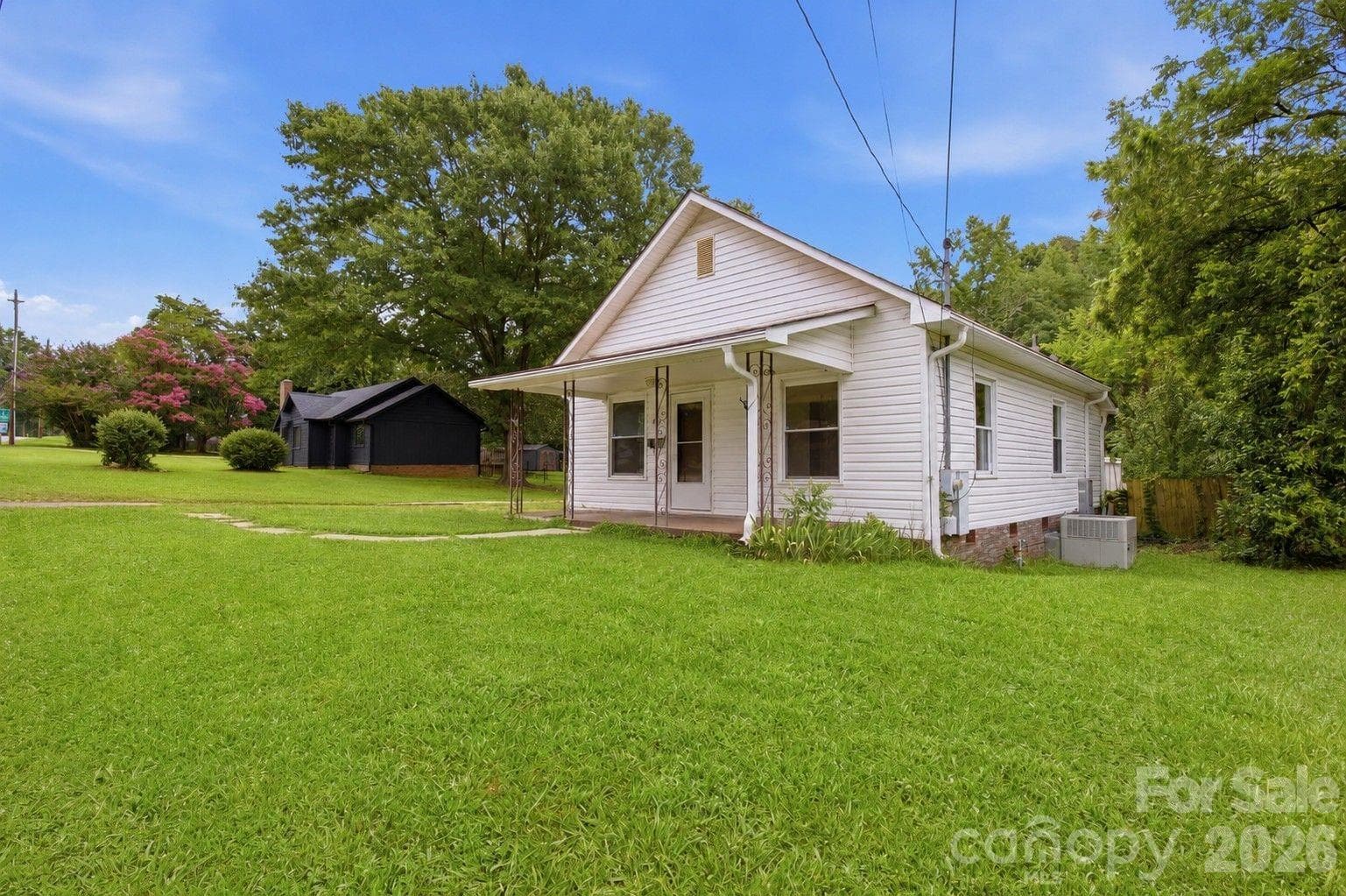 Single Family Residence at 403 Faulkner Street, Clover, photo 4 of 35