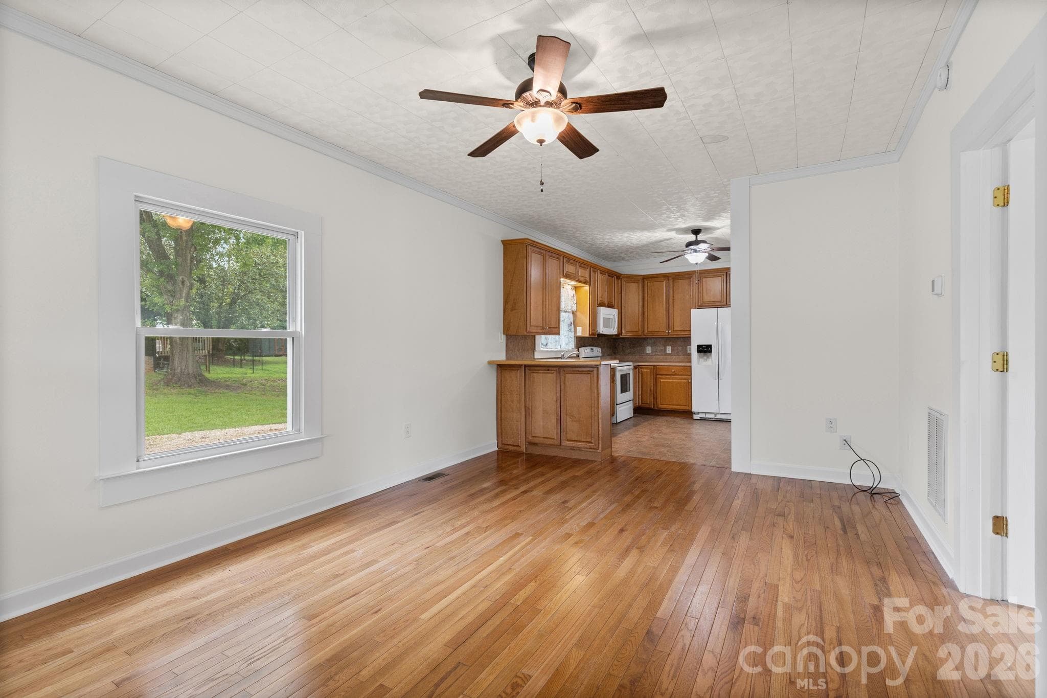 Single Family Residence at 403 Faulkner Street, Clover, photo 6 of 35