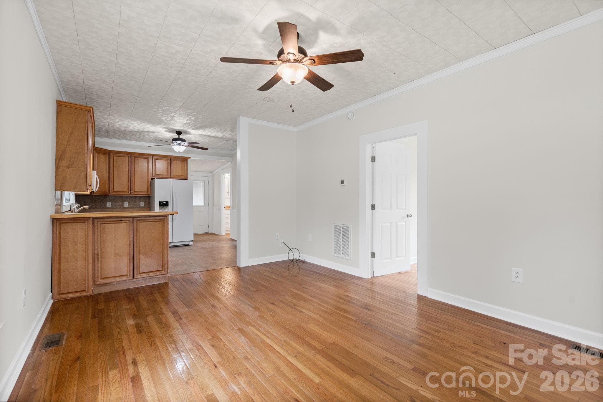 Single Family Residence at 403 Faulkner Street, Clover, photo 10 of 35