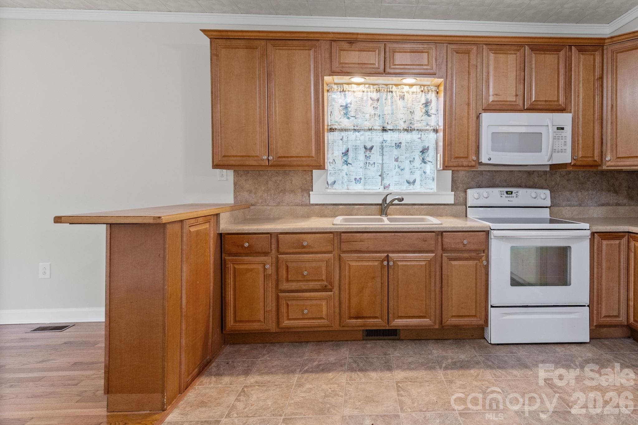 Single Family Residence at 403 Faulkner Street, Clover, photo 13 of 35