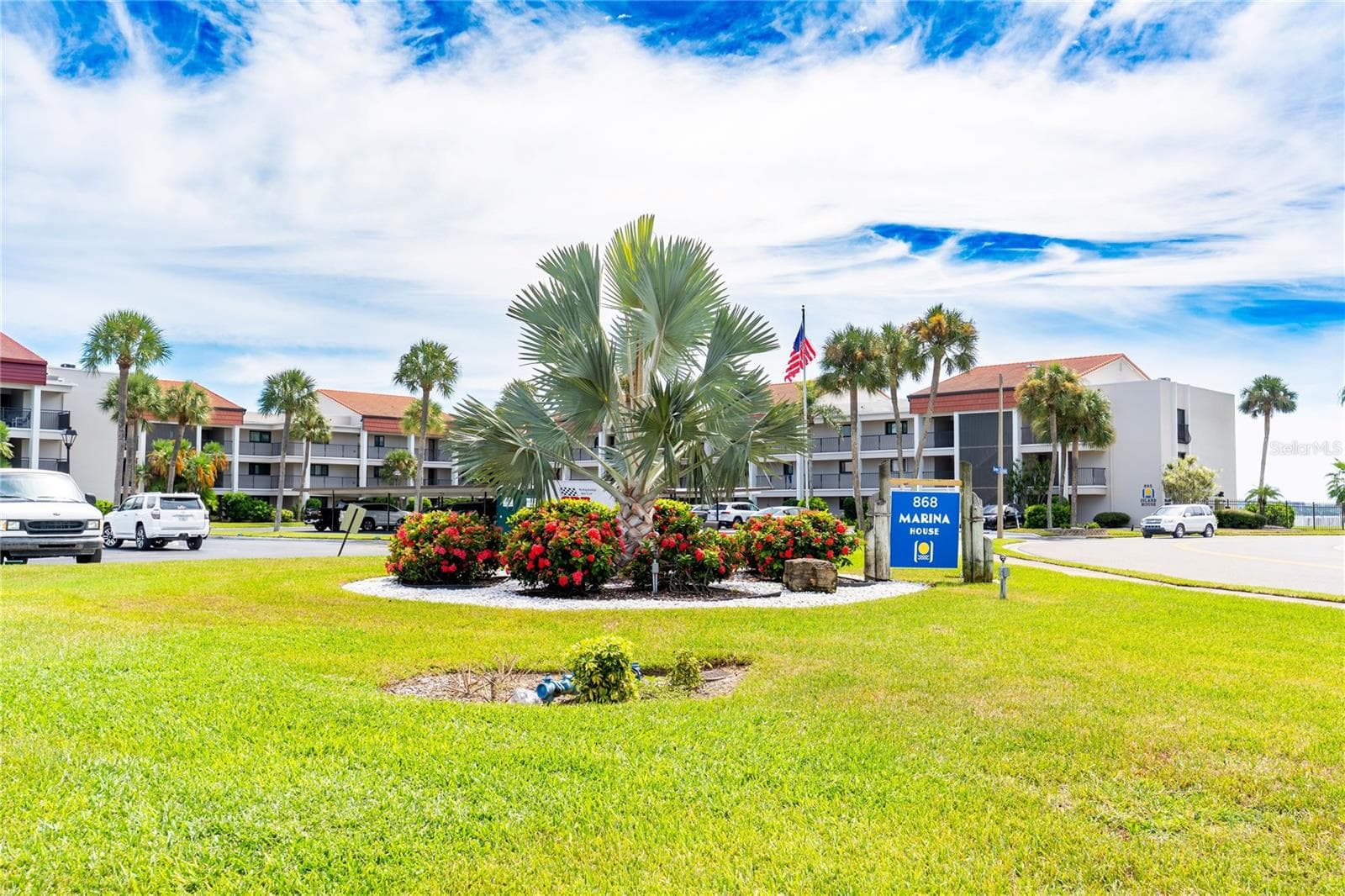 868 BAYWAY BLVD #304