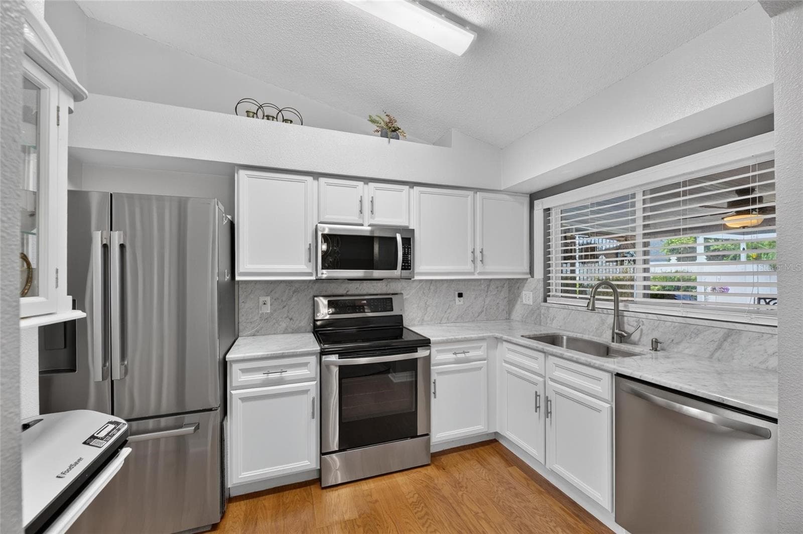 Single Family Residence at 12138 BUFFINGTON LN, RIVERVIEW, photo 15 of 68