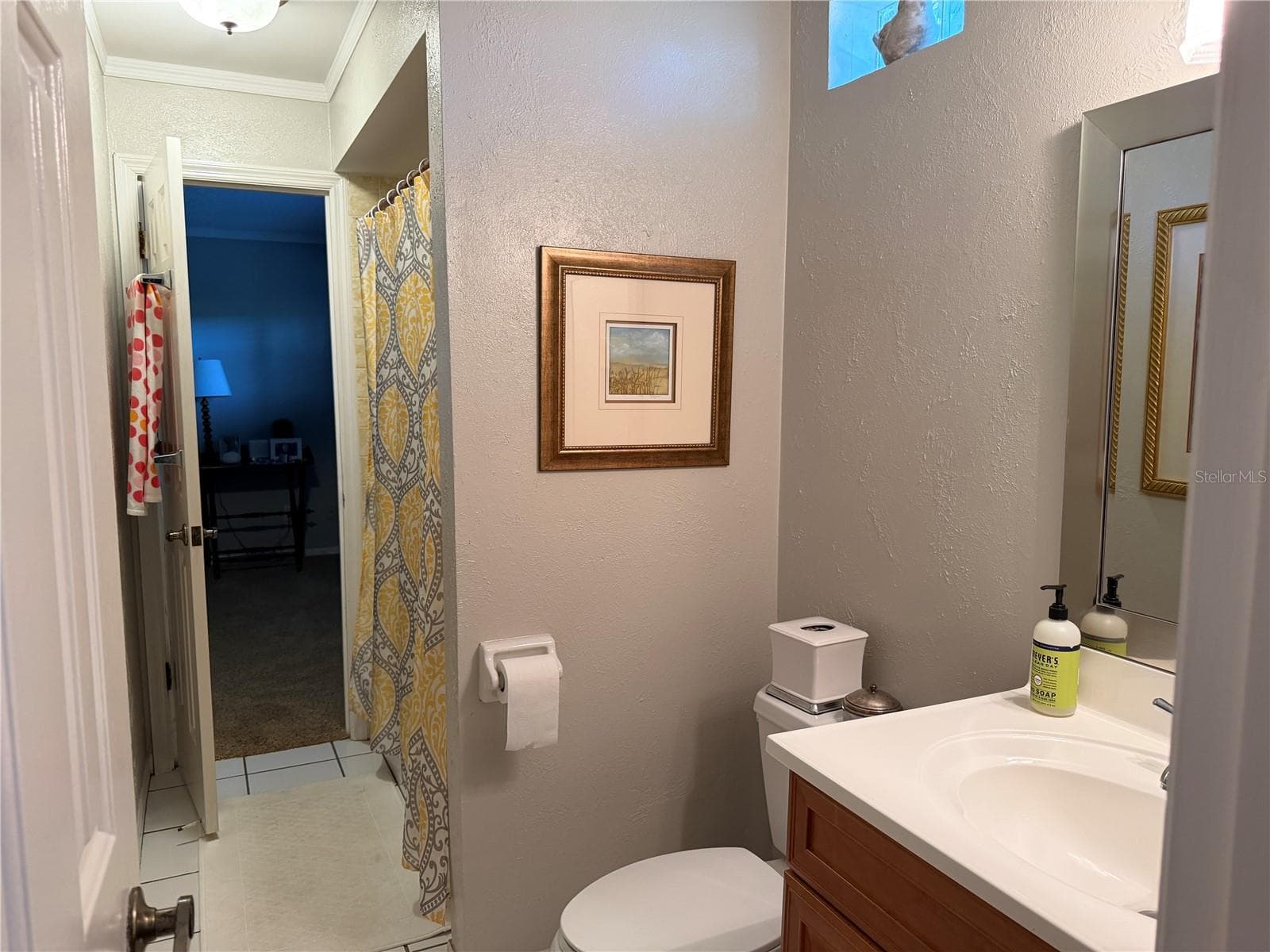 Jack and Jill bath between bedrooms 2 and 3 - 1114 WALD RD, ORLANDO