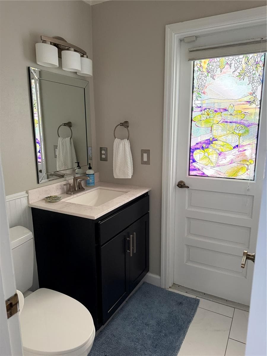 Ensuite bath with door to outside - 1114 WALD RD, ORLANDO