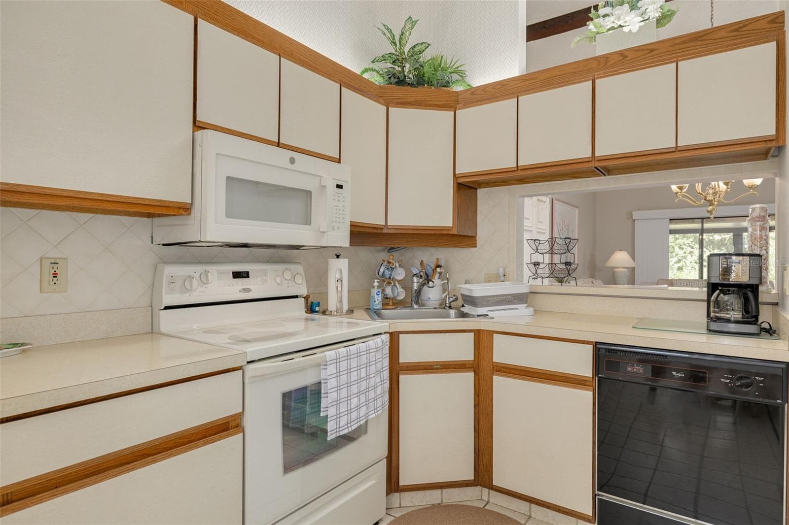 Kitchen - 3185 CHARTER CLUB DR #B, TARPON SPRINGS