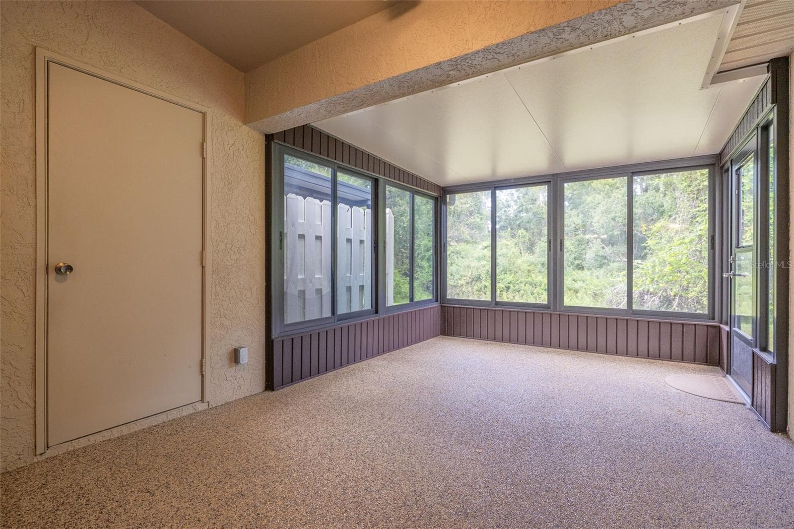 Enclosed Patio - 3185 CHARTER CLUB DR #B, TARPON SPRINGS