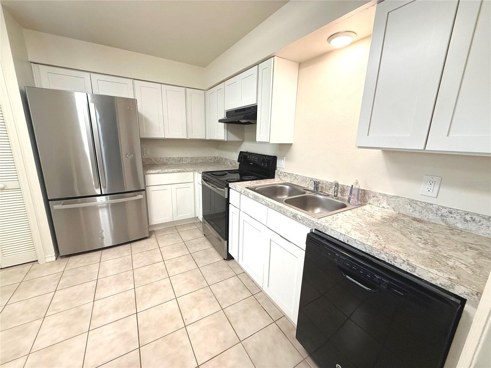 Single Family Residence at 101 S FLAMINGO AVE, WINTER SPRINGS, photo 8 of 22