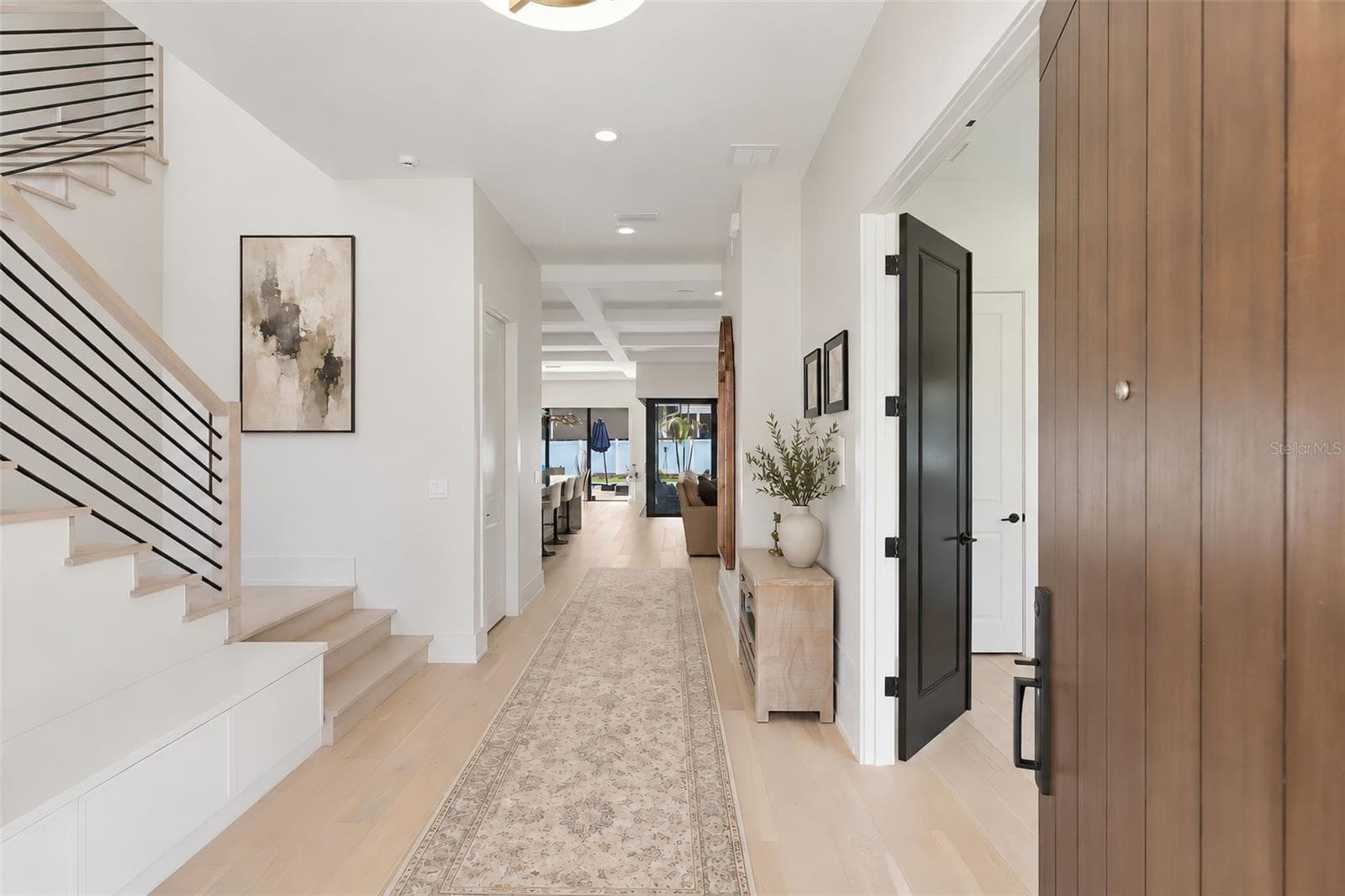 Entryway into the home with built in storage bench to the left and guest bedroom with double doors to the right - 809 E CHURCH ST, ORLANDO