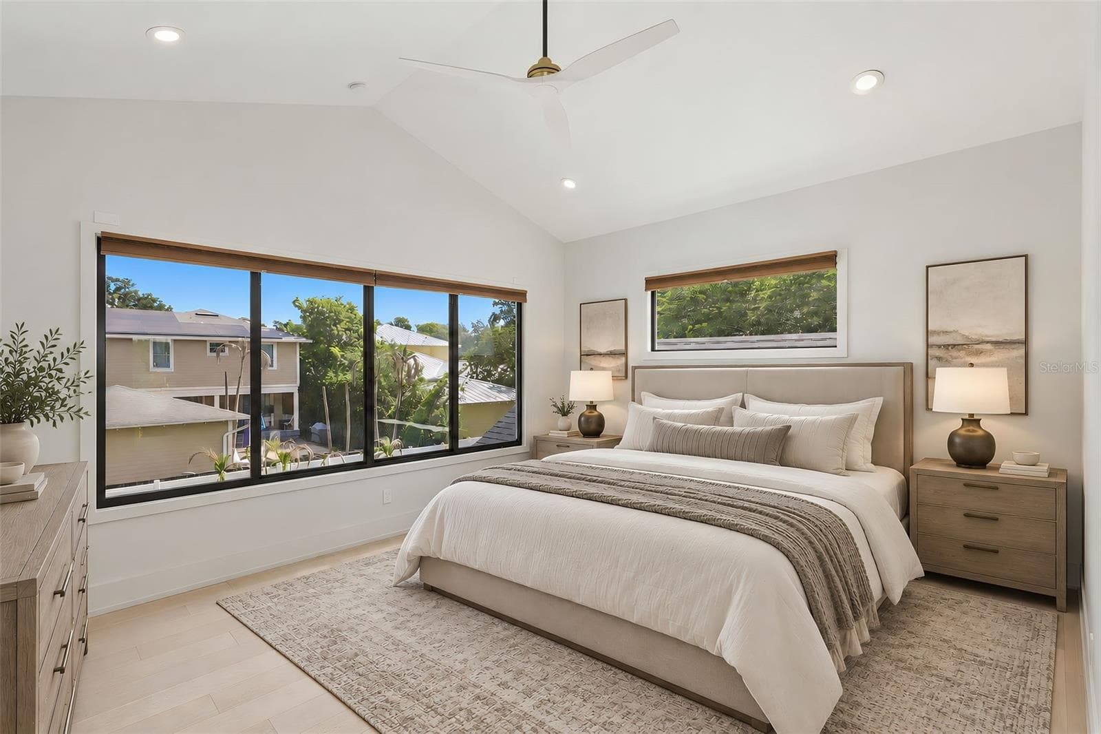 Oversized primary bedroom - 809 E CHURCH ST, ORLANDO