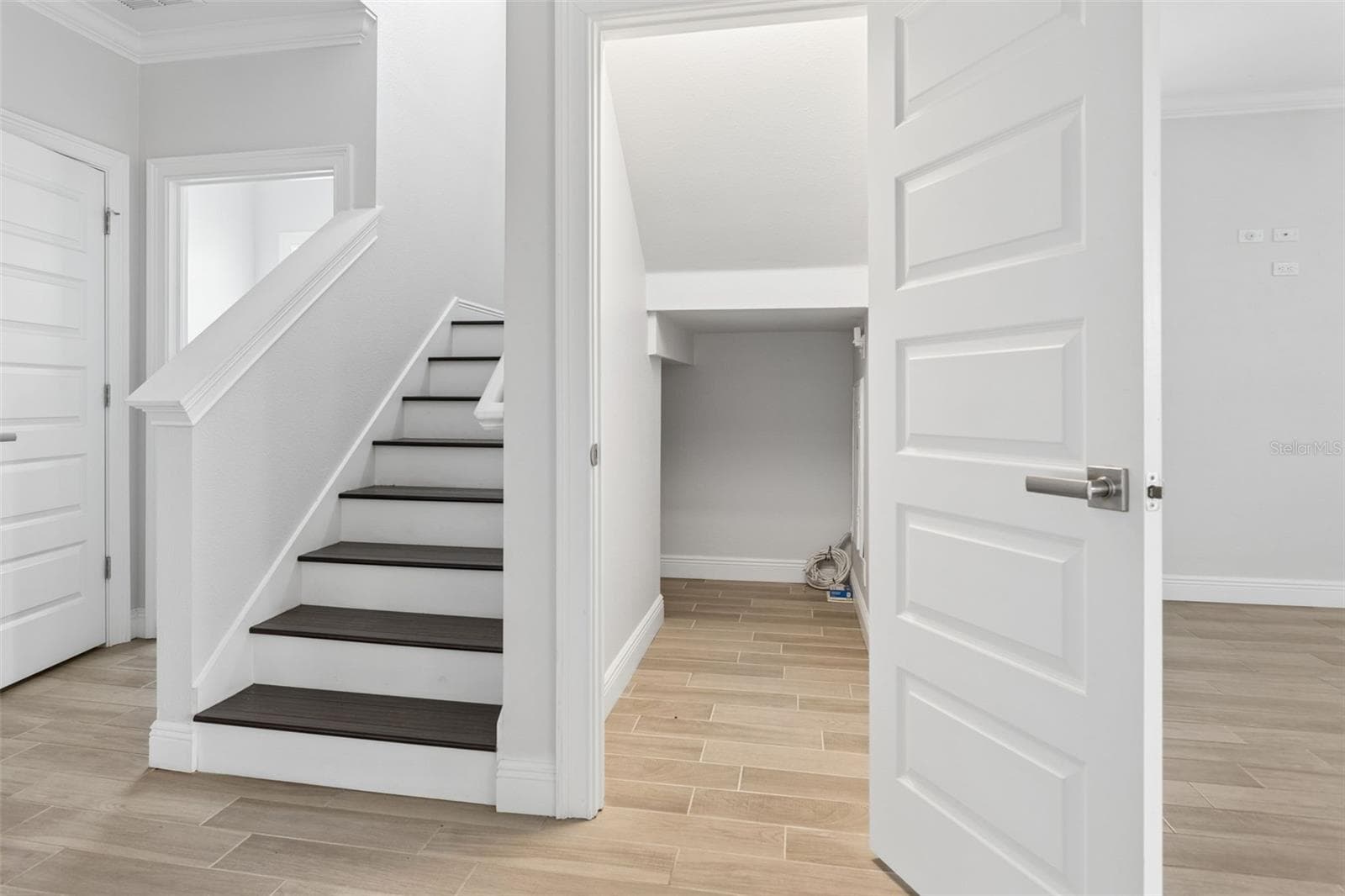 stairwell to bedrooms - 7210 S MASCOTTE ST, TAMPA