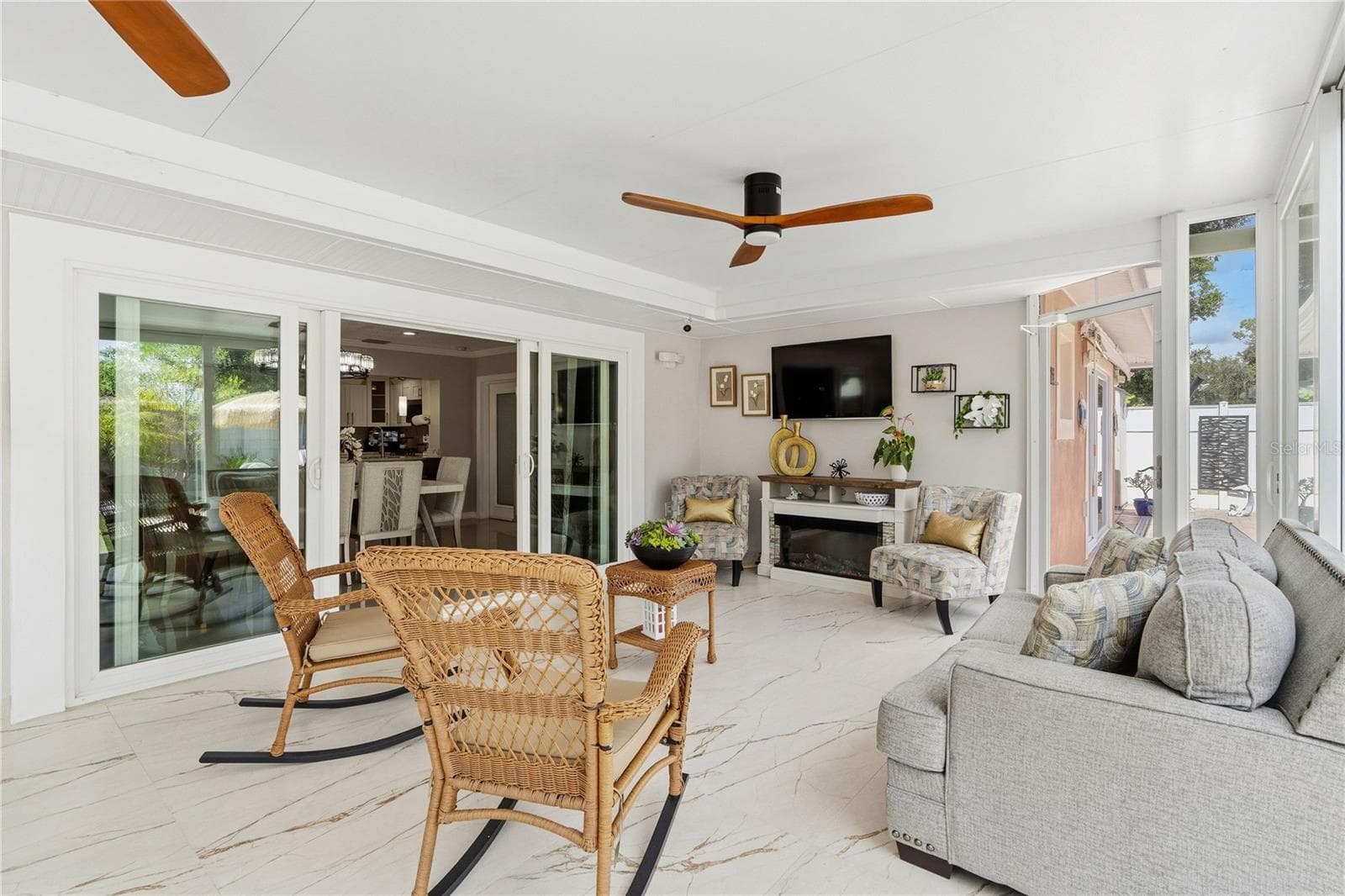 Lanai - 14501 HIGHLAND HILLS PL, TAMPA