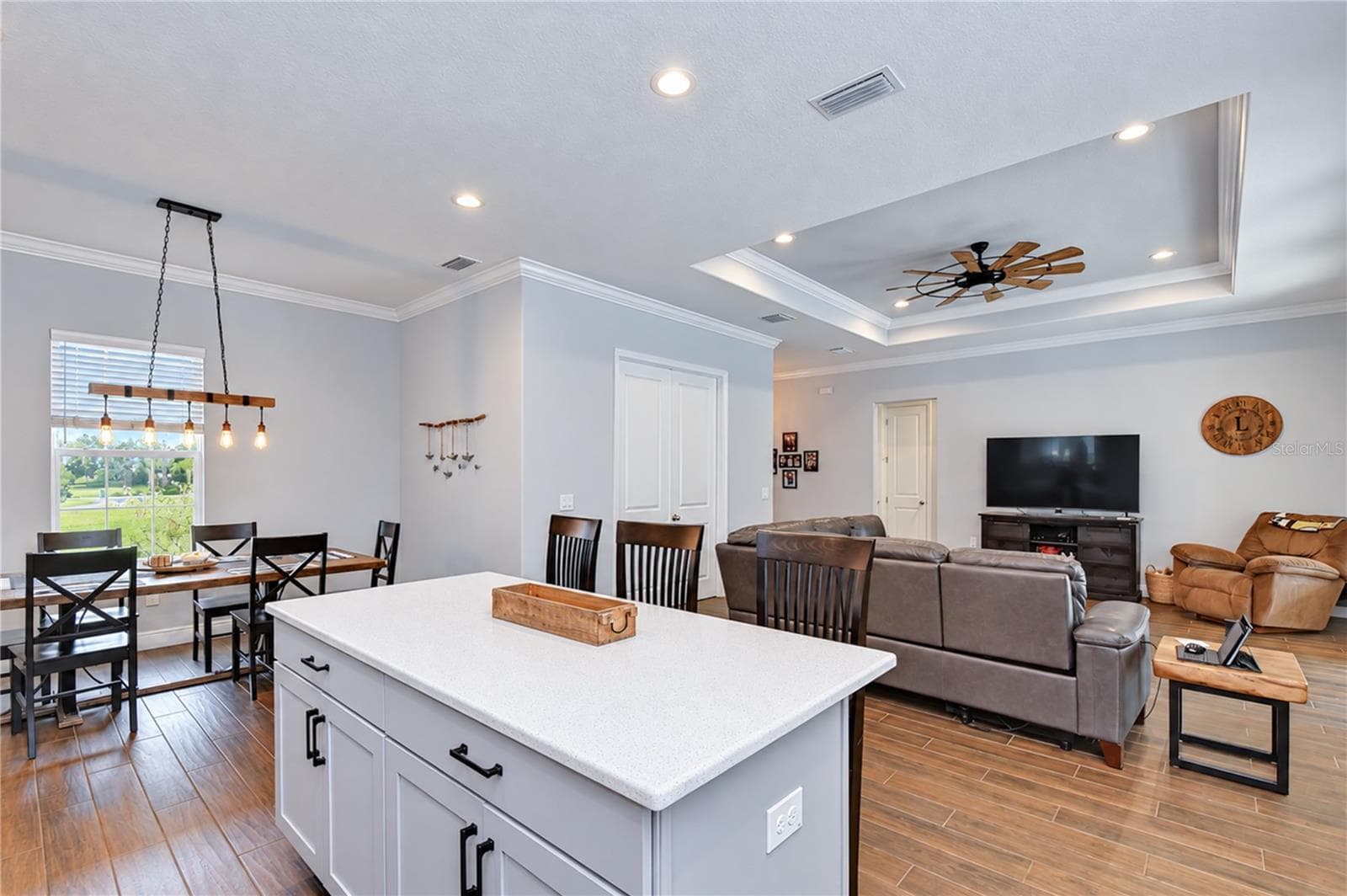 Kitchen and dining view - 5746 FRONTIER DR, ZEPHYRHILLS