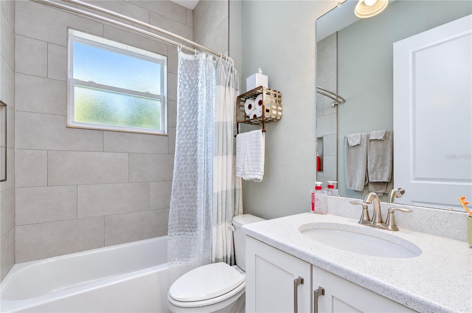 Guest Bathroom - 5746 FRONTIER DR, ZEPHYRHILLS